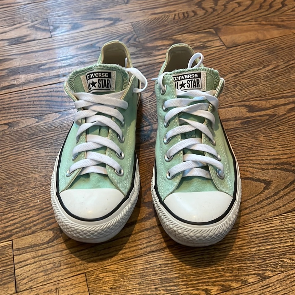 CONVERSE Chuck Taylor ALL STAR
Teal Sneakers Great Condition
Women's 8 Men's 6